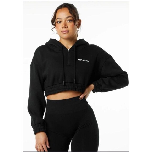 Alphalete Woman’s S Capital Cropped Hoodie Black Sweatshirt Workout - Picture 1 of 5